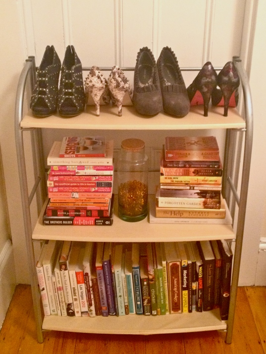 How to Design a Pretty Bookshelf